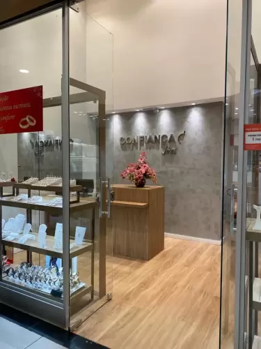 Loja comercial da Confiança Jóias - Shopping Cidade.